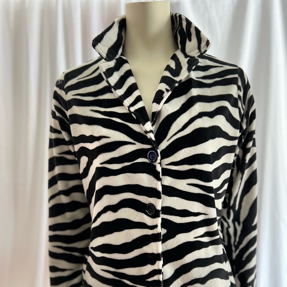 Chic Zebra Patterned Coat - image 4